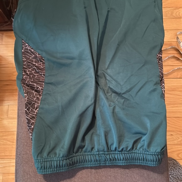 Eagles NFL Brand men’s shorts I believe Excellent condition never used! - Picture 6 of 6